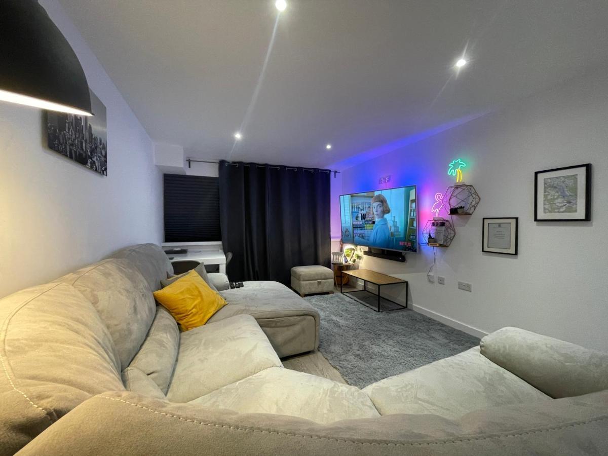 Smart Apartment Close To Watford Atria And Station Buitenkant foto