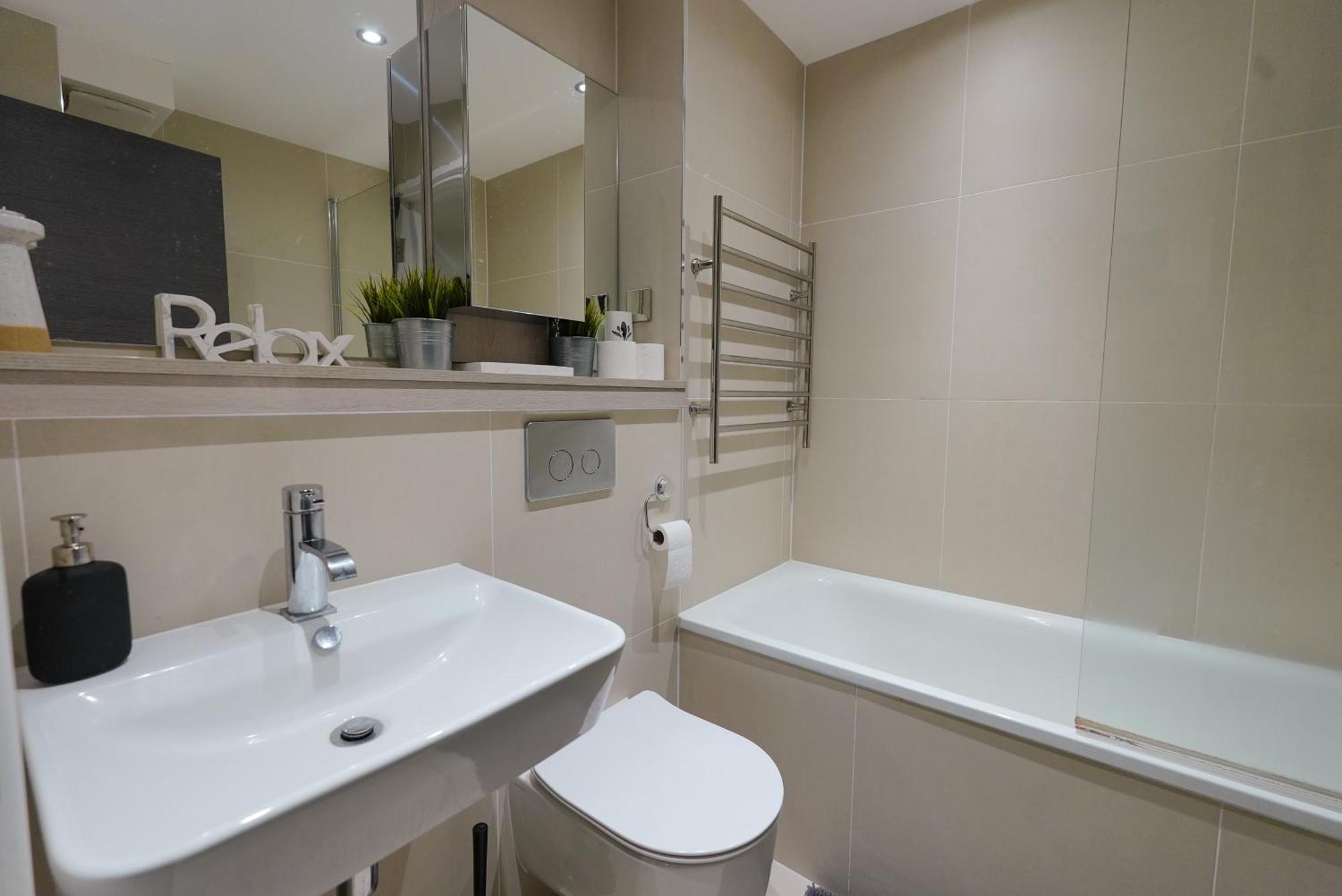 Smart Apartment Close To Watford Atria And Station Buitenkant foto