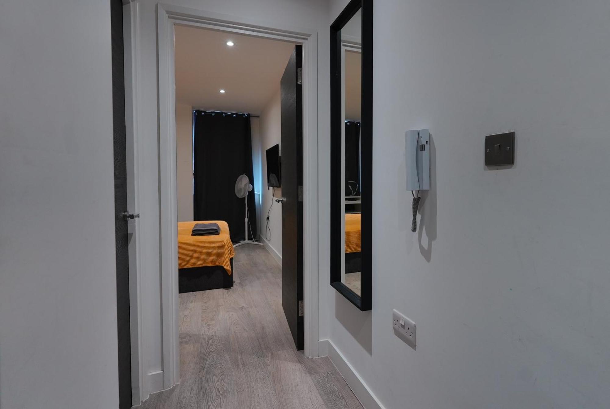 Smart Apartment Close To Watford Atria And Station Buitenkant foto